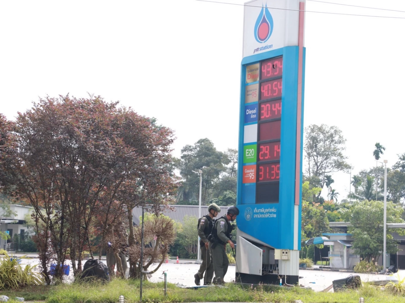 ดร.สุรชาติ ชี้ถล่มปั๊มน้ำมัน ปตท. สะท้อนใบสั่งเลือกตั้ง BRN