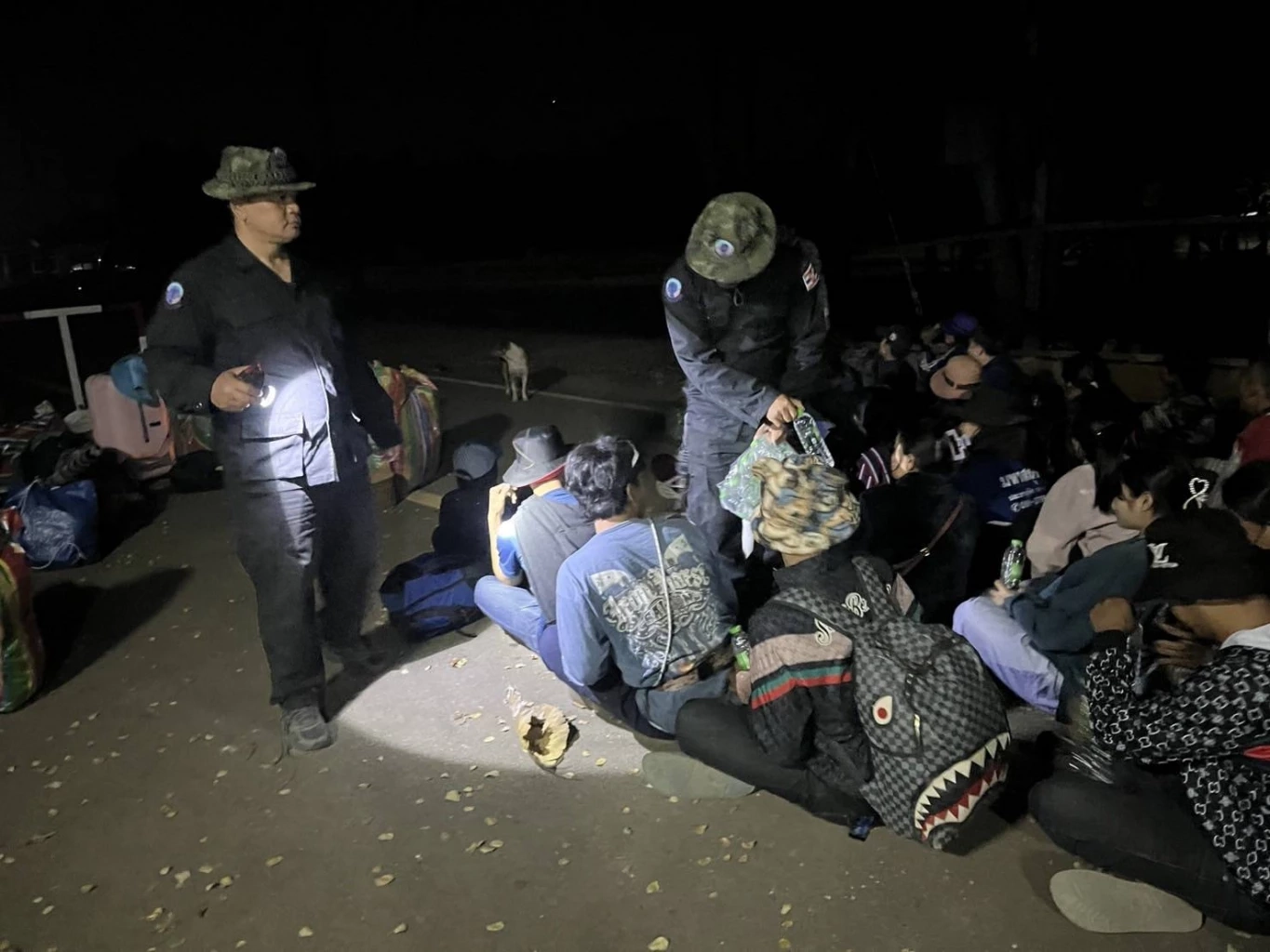 แรงงานกัมพูชาหนีความแร้นแค้น ดอดเข้าไทย ฉก.นย.จันทบุรี รวบ 71 คน