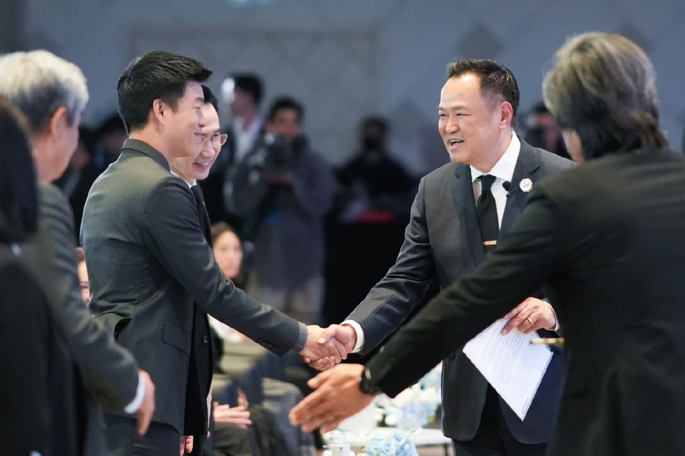 “อนุทิน” ยันรัฐบาล ภท.ไม่มีทุนเทา!! แย้มไม่ปิดกั้นร่วมงาน ปชน.