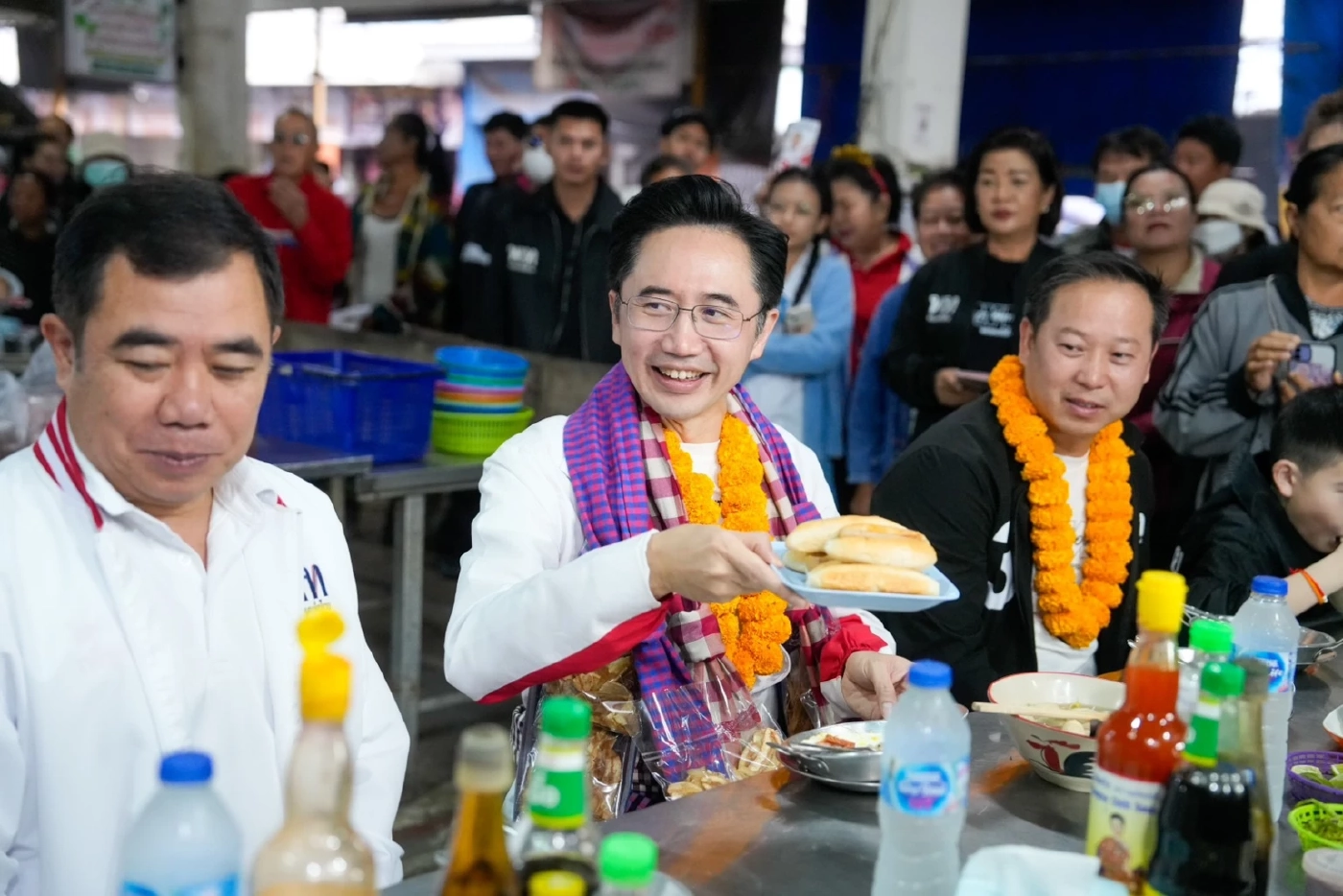 ลุยหนองคาย! "ยศชนัน" ขอคะแนนชาวบ้าน ชูเศรษฐกิจชายแดน-ปราบยาเสพติด ขอเหมายกจังหวัด