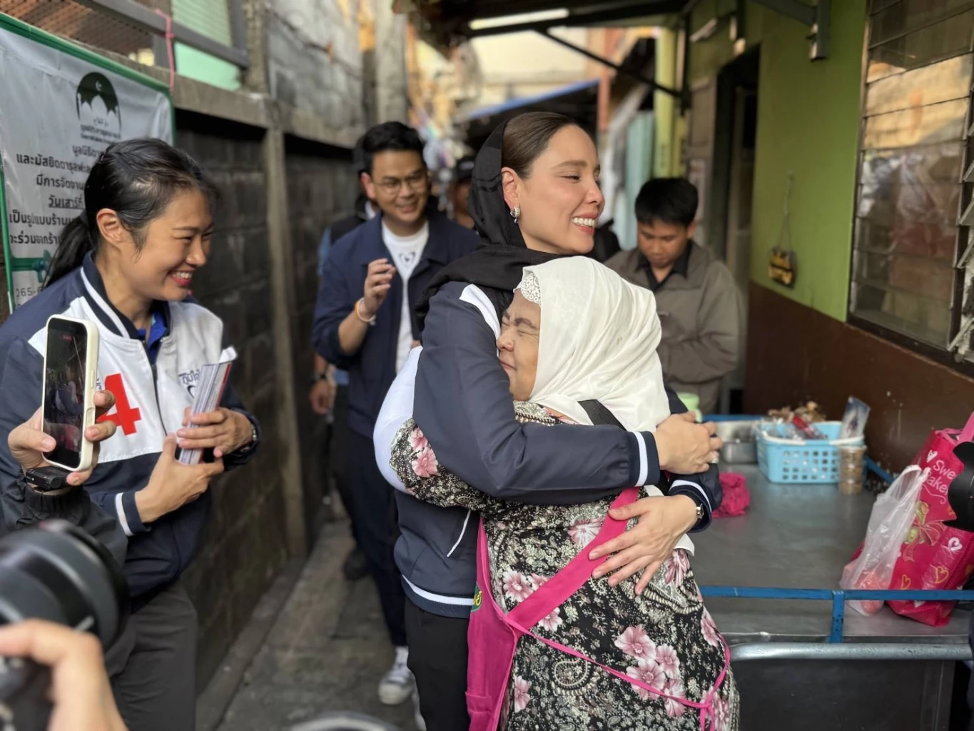 "ซาบีดา" ลุยชุมชนมุสลิมราชเทวีช่วย "ดร.ส้ม-พัชรินทร์" หาเสียง