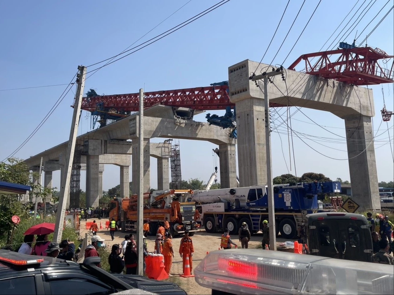 ยอดดับพุ่ง 30 เครนถล่มใส่รถไฟ ขณะที่ รฟท.เปิดสาเหตุโศกนาฏกรรม