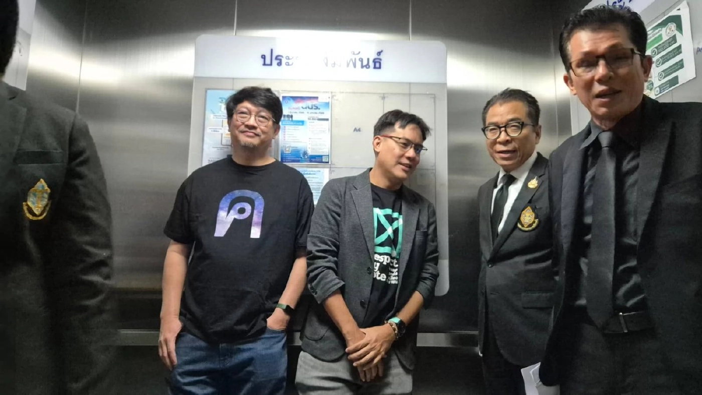 "บก.ลายจุด – ไอลอว์" บุกถาม "แสวง บุญมี" ซักปัญหาค่าใช้จ่ายพรรคการเมือง ในการรณรงค์ประชามติ