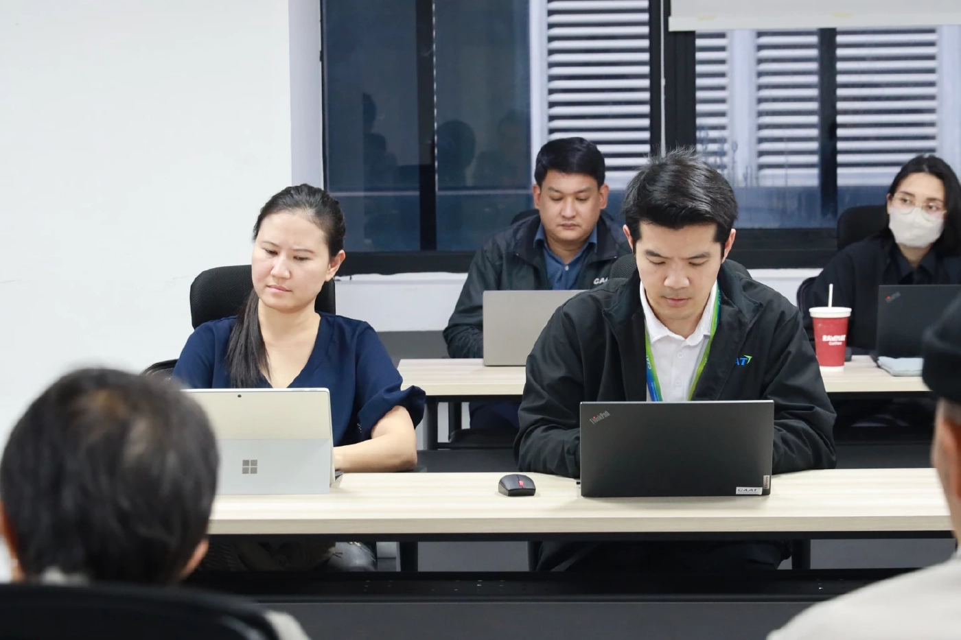 กพท. เรียกไทยแอร์เอเชียชี้แจงเหตุผู้โดยสารตกค้างบนรถบัส