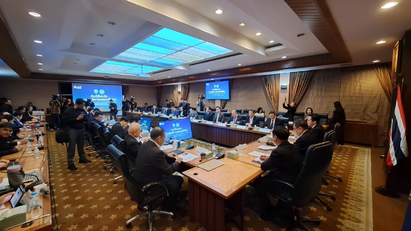 "ยศชนัน" หารือ "สภาหอการค้าฯ" แนะนำนโยบาย เพิ่มเครื่องยนต์เศรษฐกิจใหม่