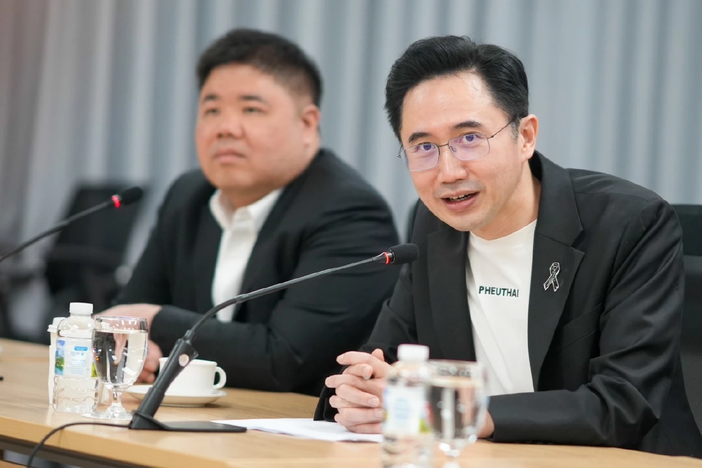 "เพื่อไทย" เปิดบ้านถก "สมาพันธ์ขนส่งฯ" รับฟัง 4 ข้อเสนอเร่งด่วน