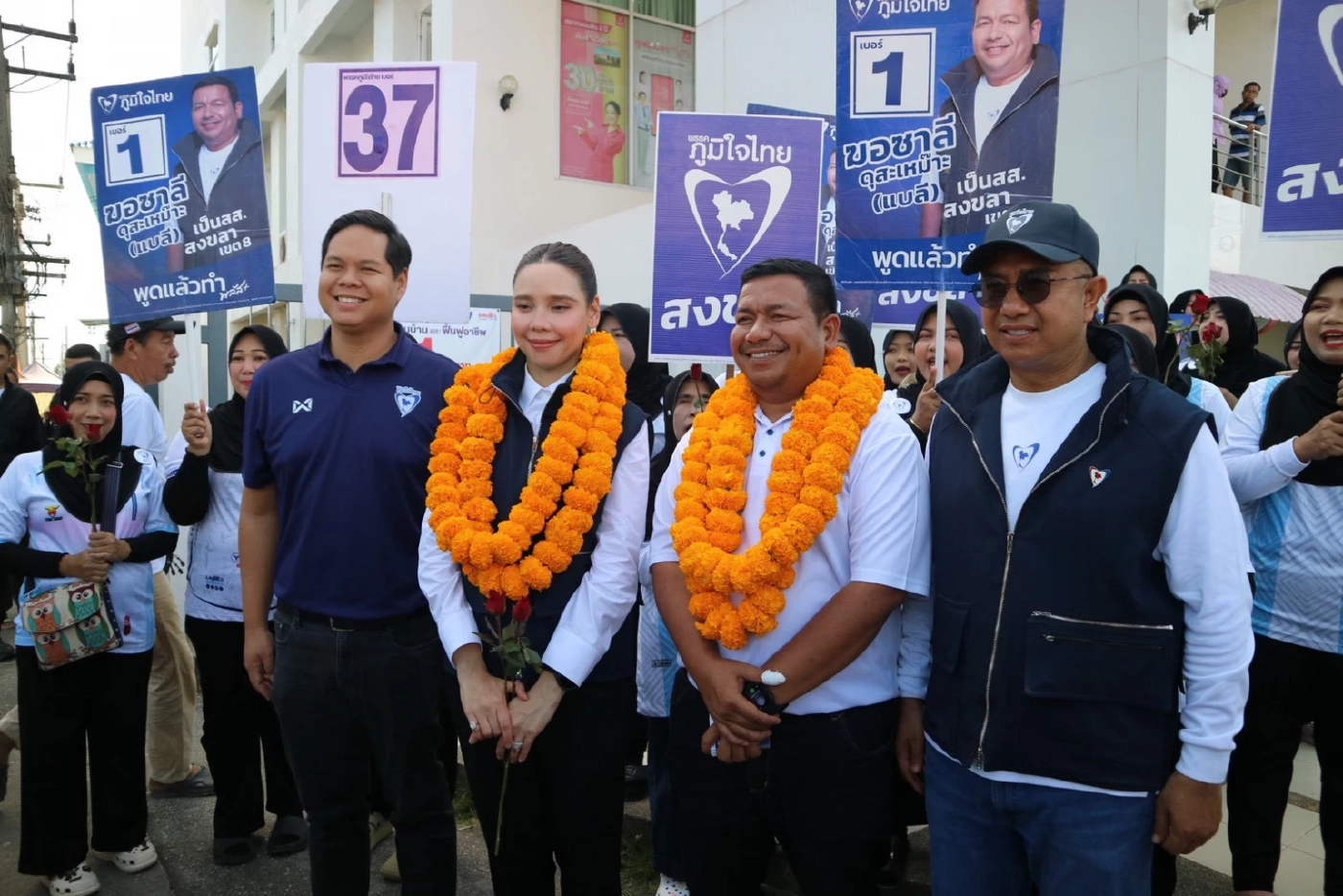 "ซาบีดา" ลุยหาเสียงสงขลา-สตูล ขอคะแนนให้ "ภูมิใจไทย" นอนมา
