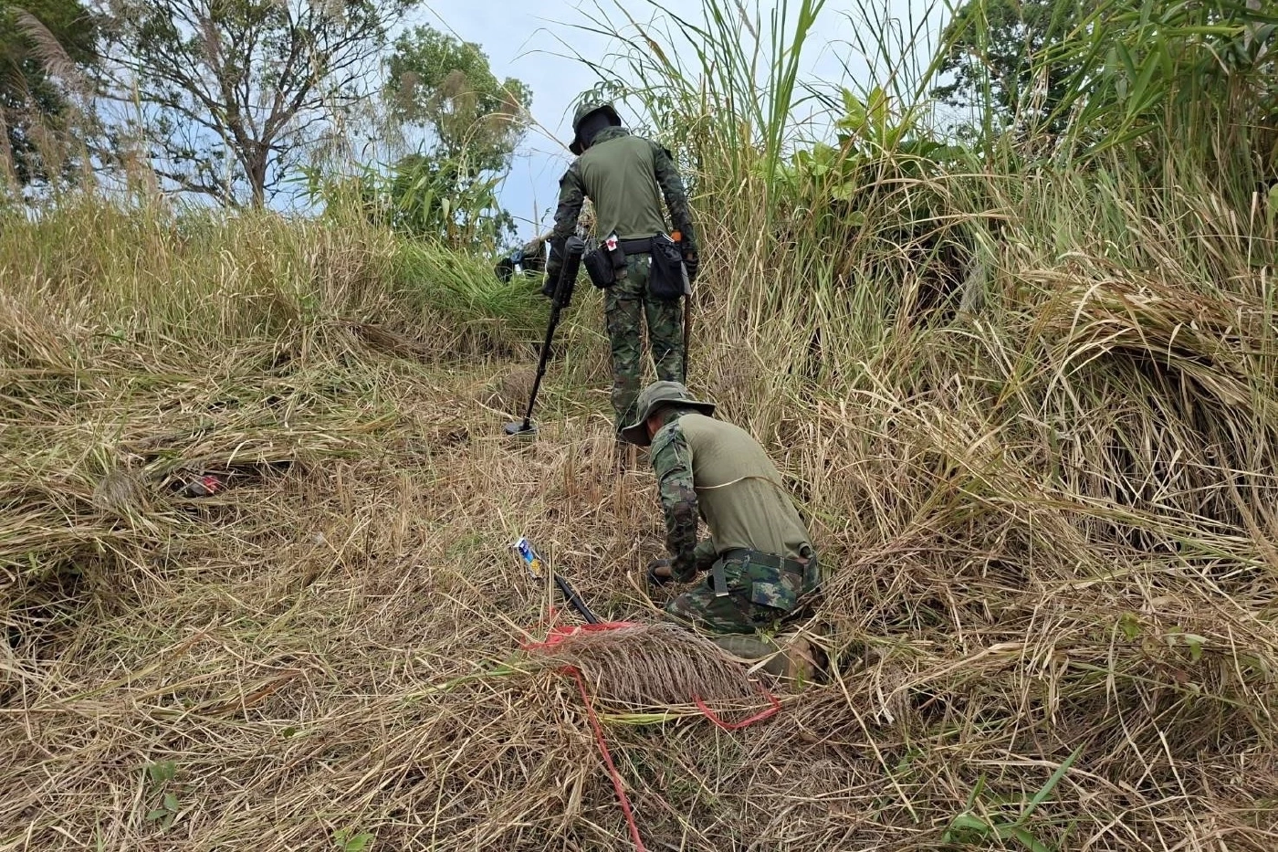 ศทช. กวาดล้าง "ทุ่นระเบิด" จ.ตราด พบลูกระเบิด 120 มม. ยังไม่บึ้ม 1 ลูก
