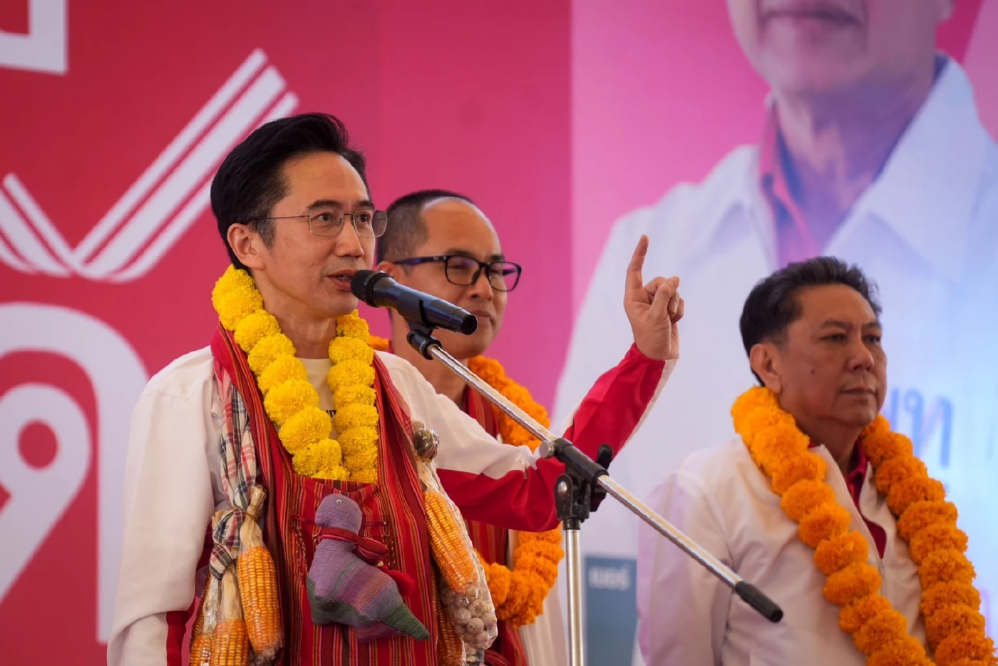 “ยศชนัน” มั่นใจเพื่อไทยปักธงพะเยาทั้ง 3 เขต แม้การแข่งขันรุนแรง