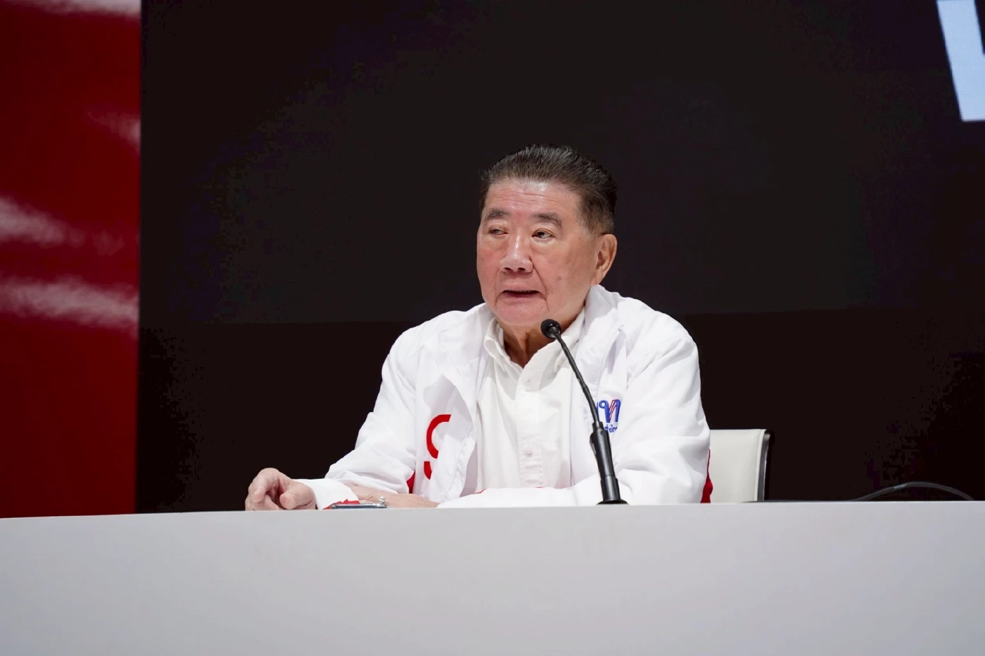 นายภูมิธรรม เวชยชัย แกนนำพรรคเพื่อไทย 