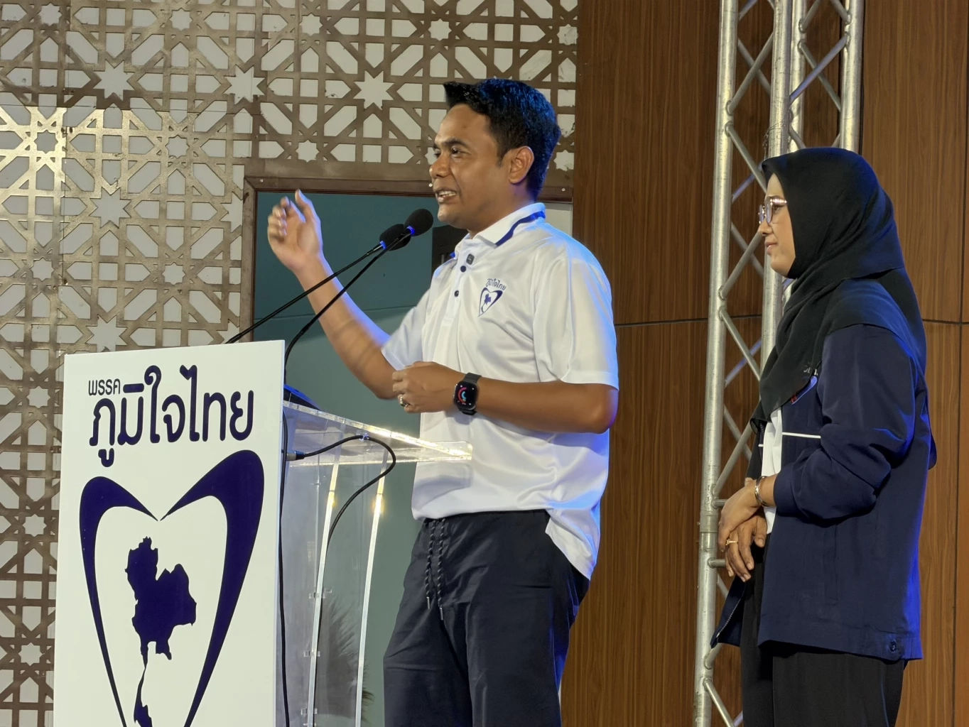 “พิพัฒน์-ธนกร” ล่องใต้หาเสียงปัตตานี วอนเทคะแนนให้ผู้สมัคร