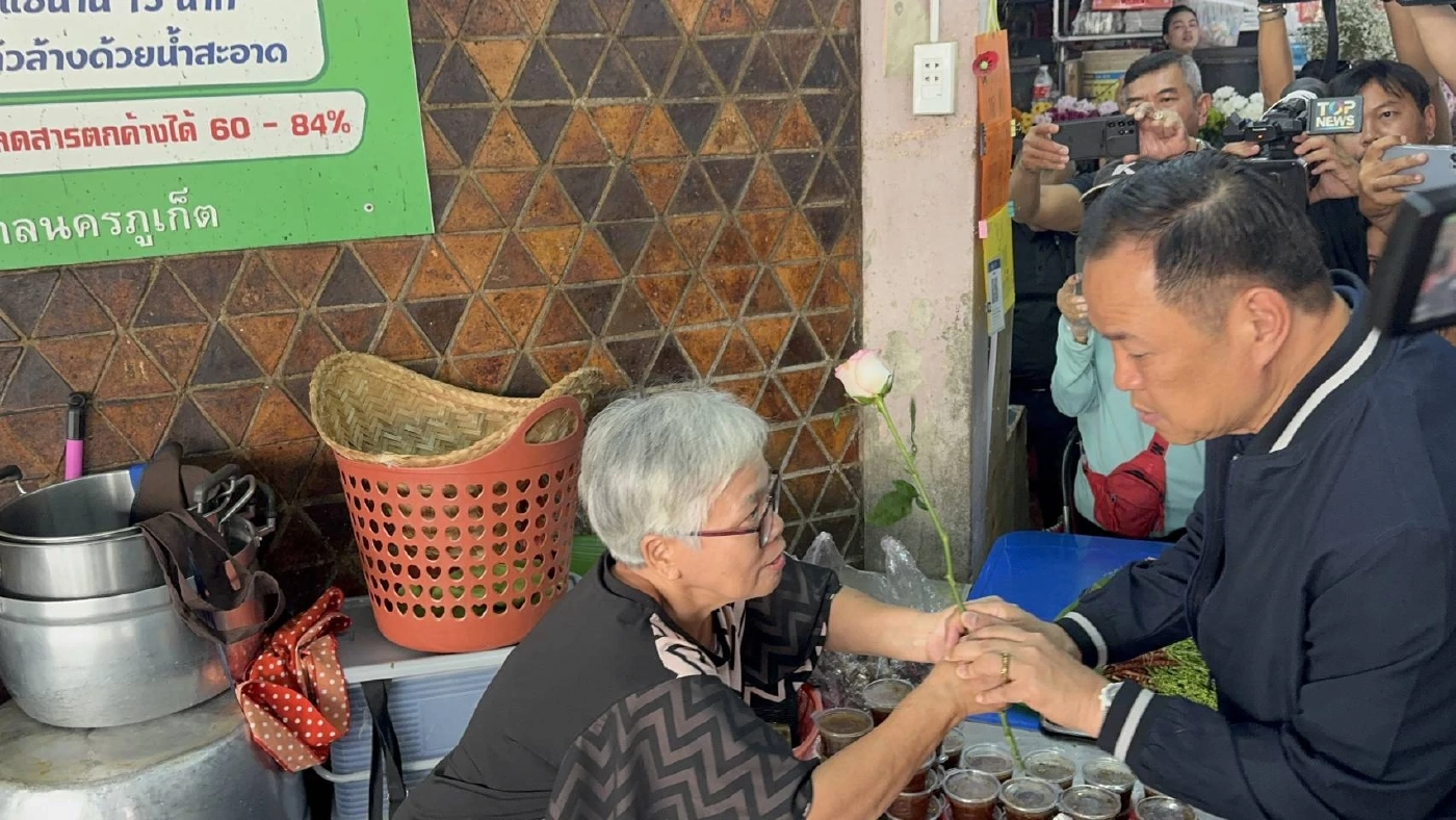 "อนุทิน" ปั่นจักรยานหาเสียงภูเก็ต! มั่นใจปักธงน้ำเงิน ลั่นถาม "คนไทยป่าว?" หลังถูกแซะโหนกระแสชาตินิยม