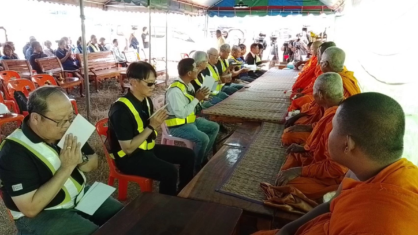 ระดมเครนใหญ่ 4 ตัว ดึง “ลอนเชอร์ส้ม” ออกจากจุดเกิดเหตุ คุมเข้มรัศมี 50 เมตร