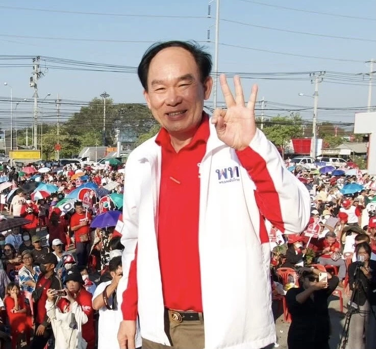 อัครวัฒน์ หลานชายวัฒนา สวมเสื้อแดงลงสู้ยกสุดท้าย