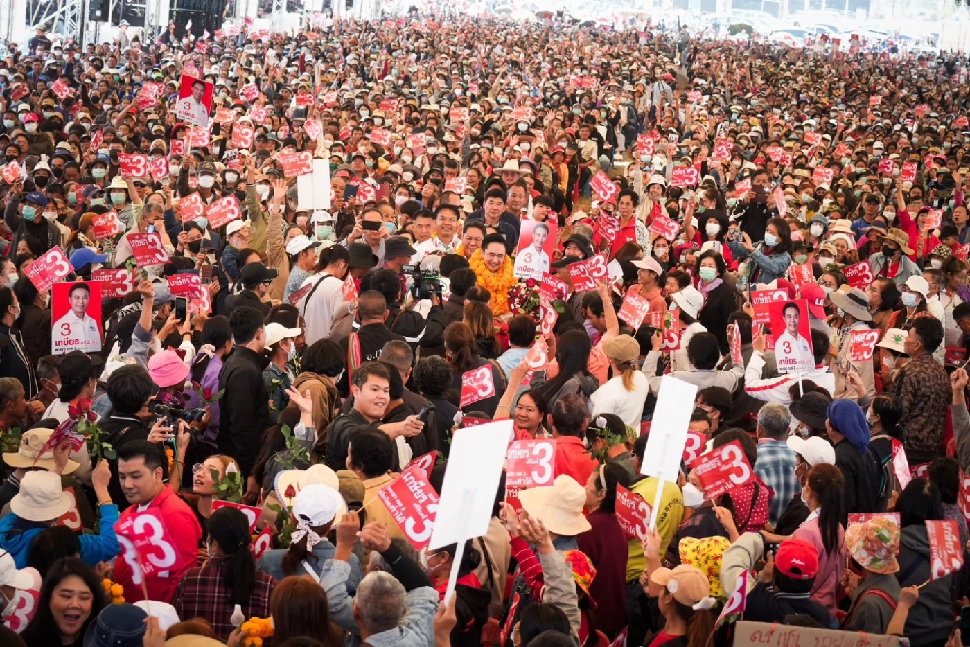 “ยศชนัน” มั่นใจเพื่อไทยปักธงพะเยาทั้ง 3 เขต แม้การแข่งขันรุนแรง