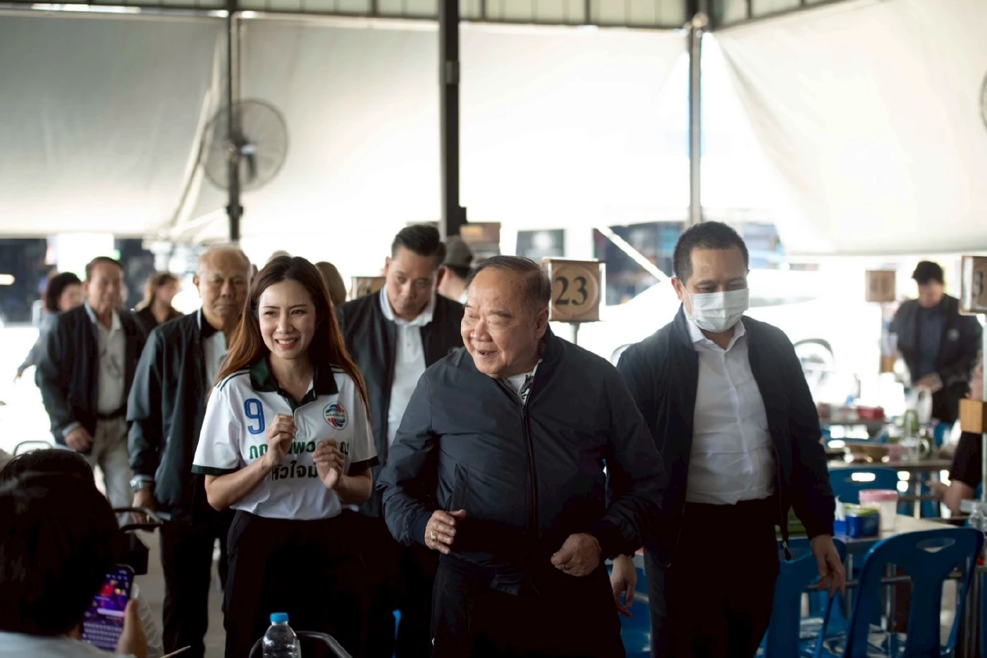 “ลุงป้อม” สลัดคราบนักการเมือง ผันตัวเป็นนักชิม รีวิวร้านเด็ด