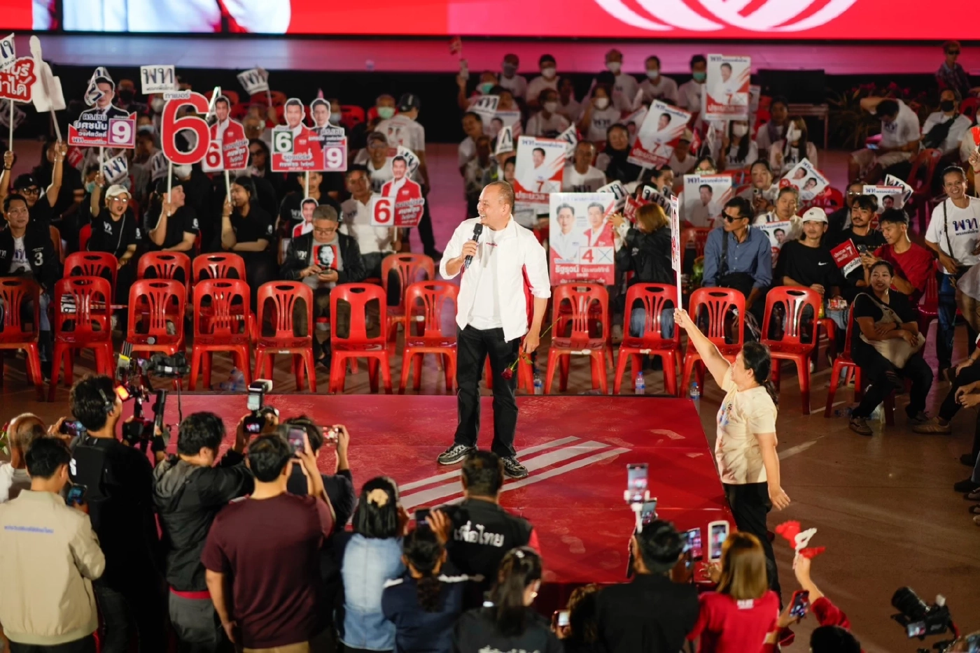 "ยศชนัน" บุกชลบุรี ชูนโยบาย Wellness Hub ดัน ม.บูรพา ติดท็อป 100 โลก