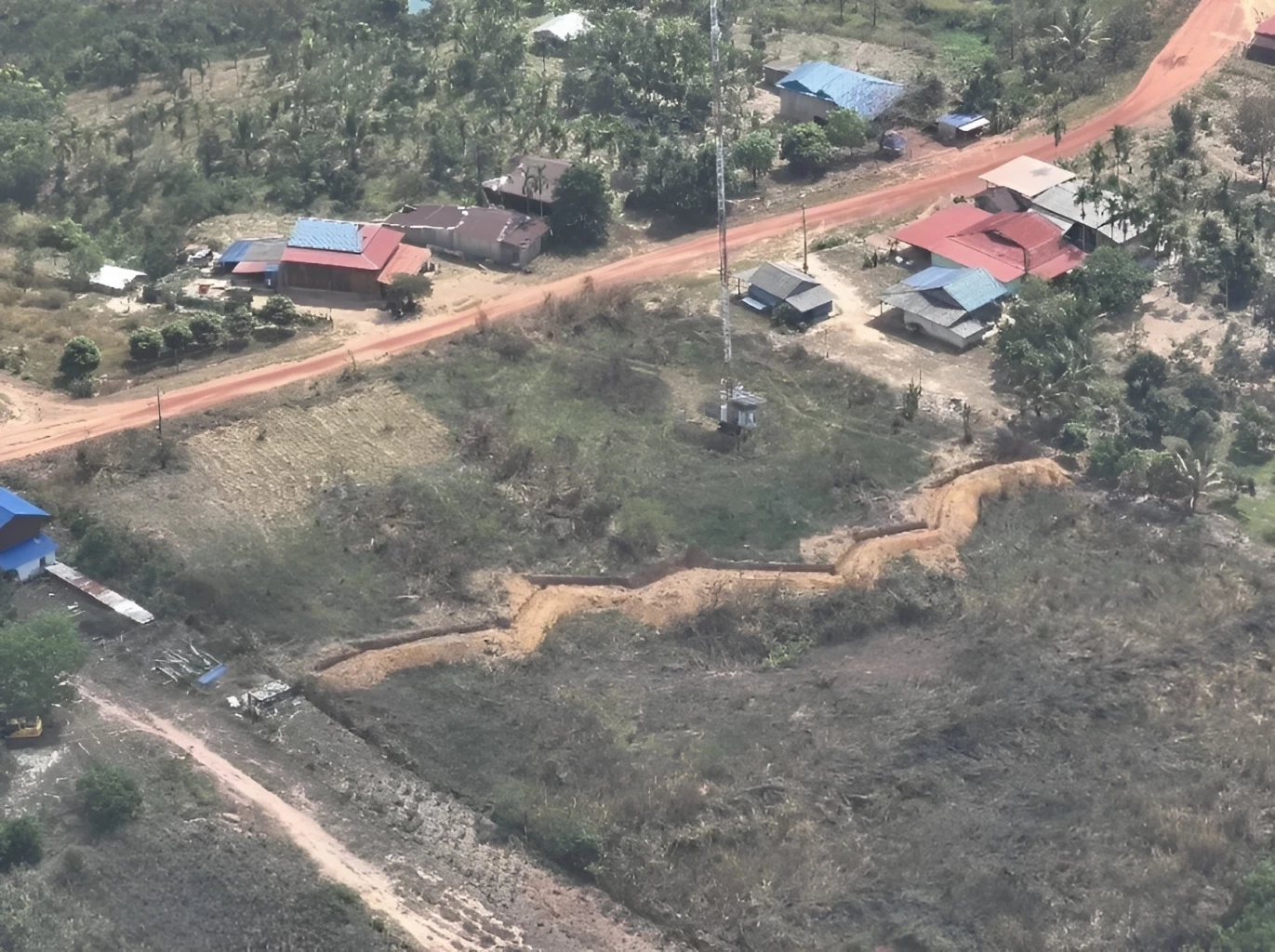 "อดีตรองแม่ทัพ2" มองไทย-กัมพูชา "มีปะทะรอบ 3 แน่" ดูได้จากขุด "คูเลต-ทำบังเกอร์"