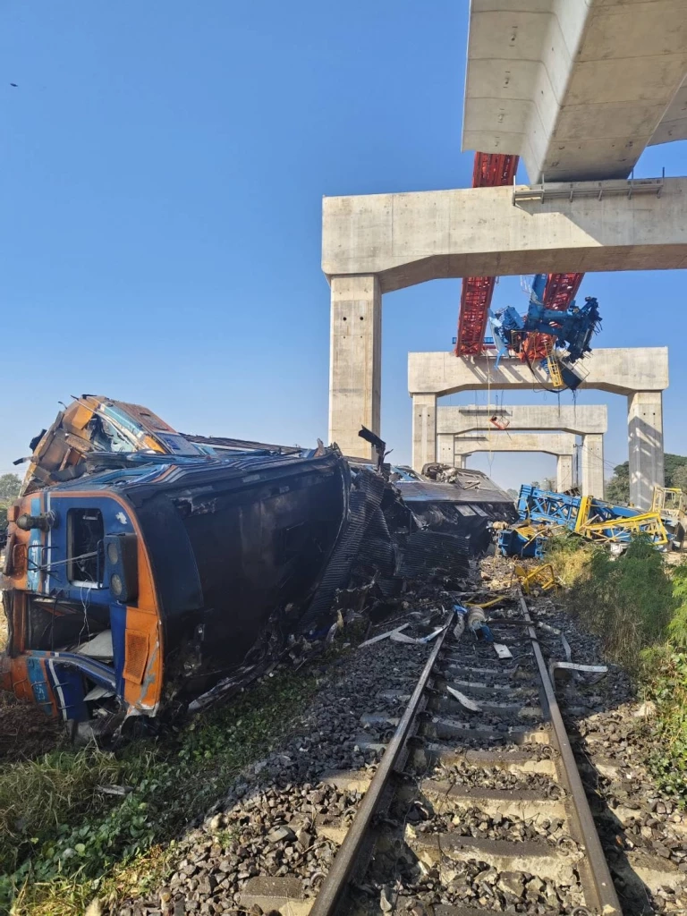 สั่งหยุดค้นหาร่างในรถไฟชั่วคราว หลังเสียงเครนลั่นอีกระลอก อัปเดตเคสดำ 22 ราย