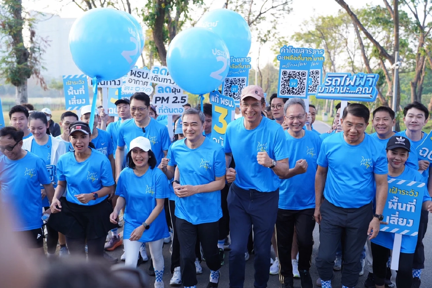 ''อภิสิทธิ์'' หาเสียงจตุจักร-สีลม - เปิดแคมเปญรถไฟฟ้า 5-30 บาท