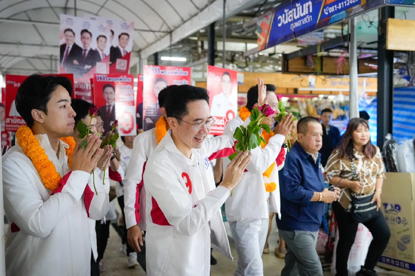 “ยศชนัน” ลุยหาเสียงตลาดยิ่งเจริญ ย้ำไม่ใช่ปัญหาแม้ผลโพลยังอยู่ท้าย