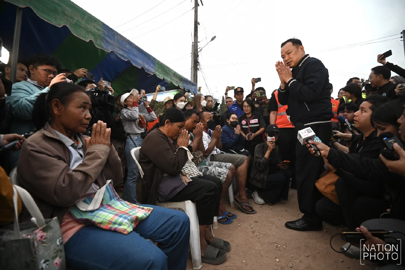 นายกฯ ตรวจเหตุเครนถล่มใส่รถไฟ ลั่นเยียวยาหลักหมื่น เป็นใครก็รับไม่ได้