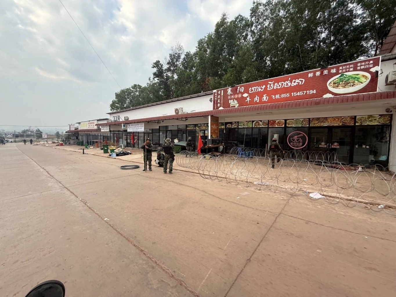 เปิดคลิป! ฉก.นย.ตราด เข้ายับยั้ง "ชาวจีนรื้อรั้วลวดหนาม" บ้านท่าเส้นโดยพลการ