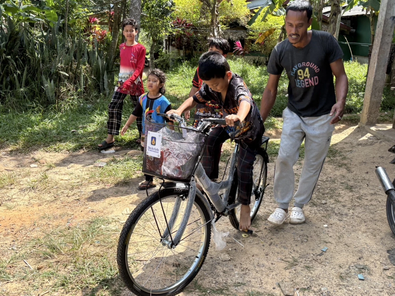 “สื่อใต้-เนชั่น-วิริยะ” มอบของขวัญ “เด็กที่ไปไม่ถึงวันเด็ก”