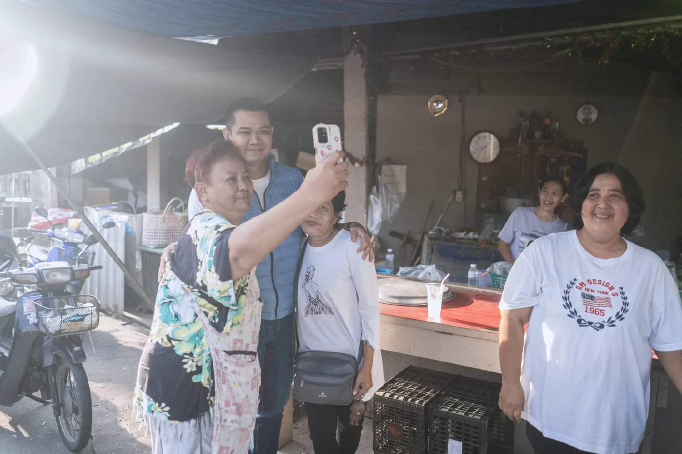 “ชัยชนะ” ลุยเทศบาลเมืองคอนช่วยหาเสียง ปลื้มกระแสพรรคดีขึ้นทุกวัน