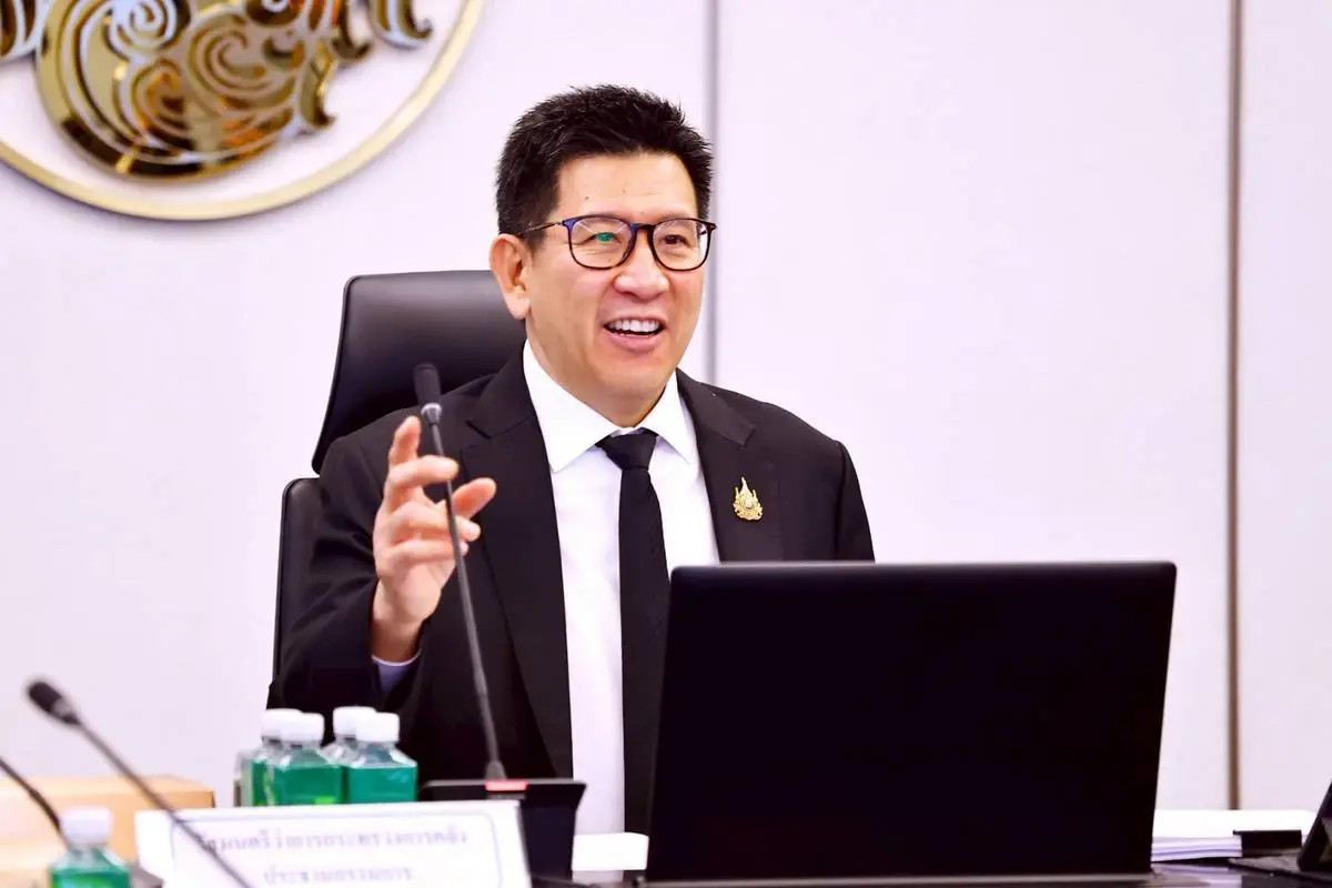 เอกนิติ นิติทัณฑ์ประภาศ รองนายกรัฐมนตรีและรัฐมนตรีว่าการกระทรวงการคลัง