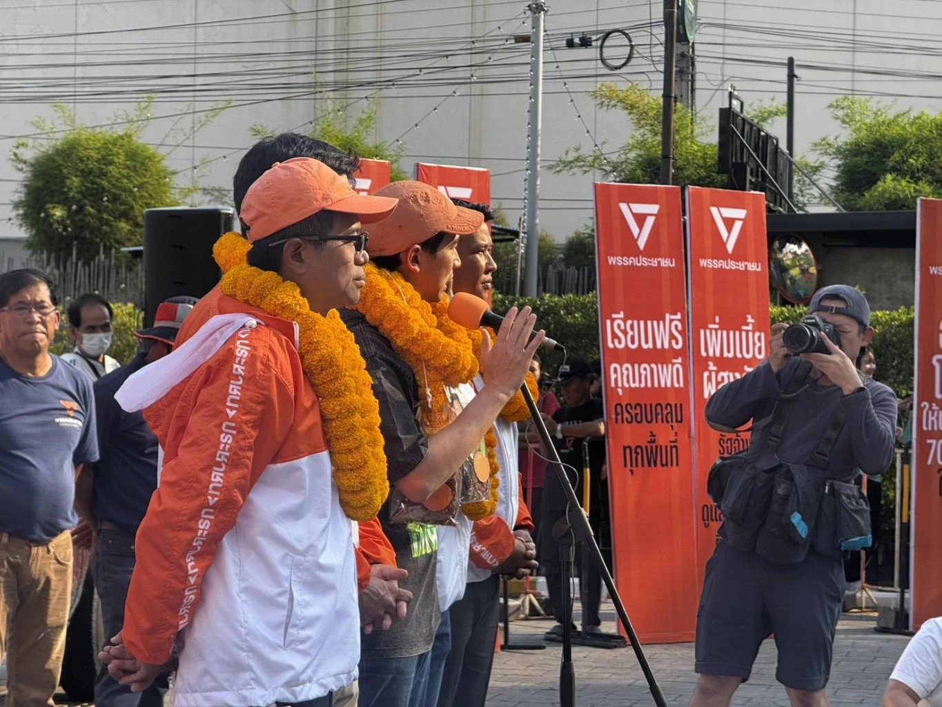 "พิธา" อุบไม้เด็ดโค้งสุดท้าย "พรรคส้ม" มั่นใจชาวระยองดูออกใคร "ฮั้ว" ใคร อ้อนเลือกพรรคประชาชน