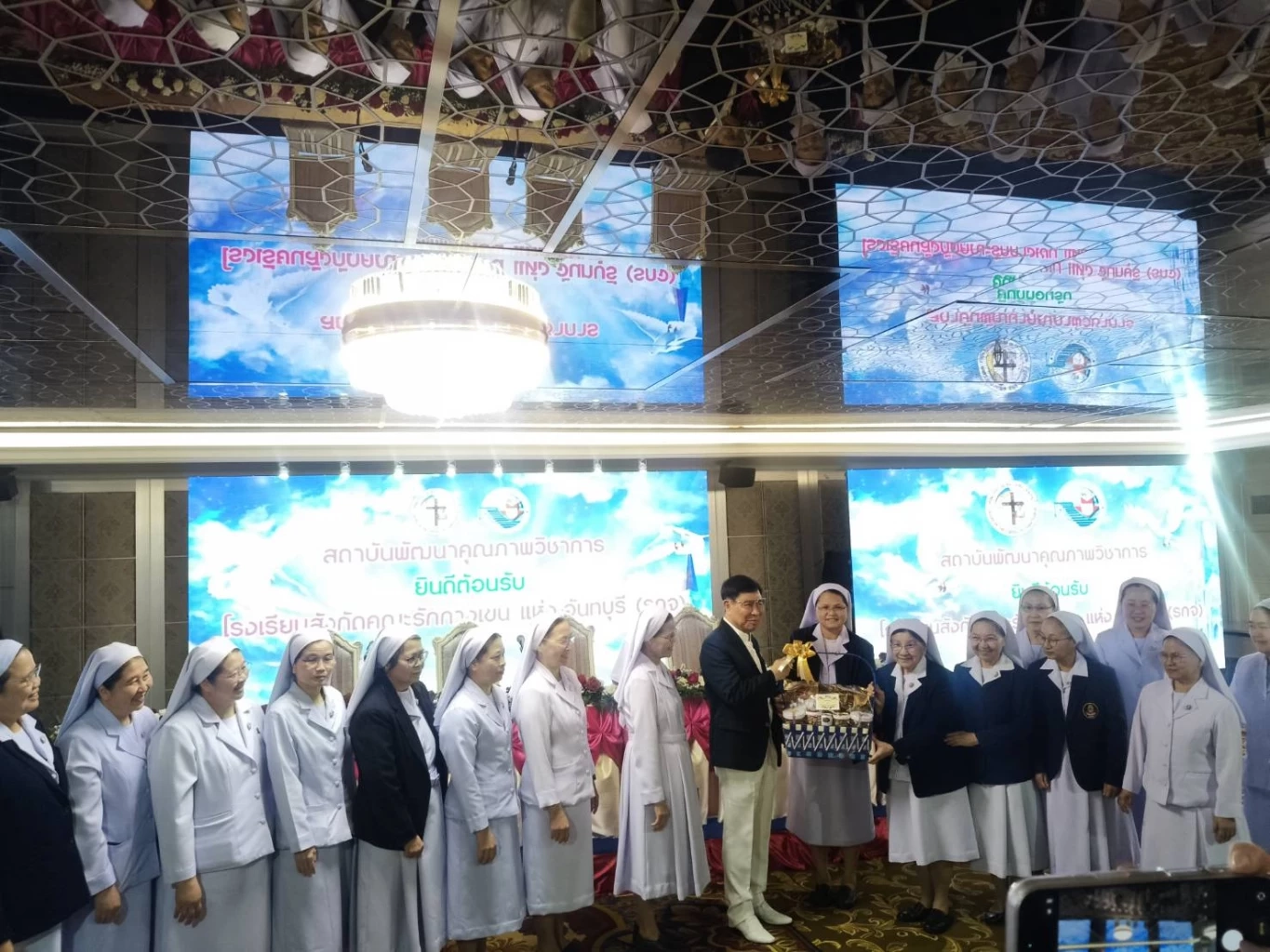 12 โรงเรียนเอกชน ผนึกกับ สถาบัน พว. ทำ MOU พลิกโฉมการศึกษาไทย