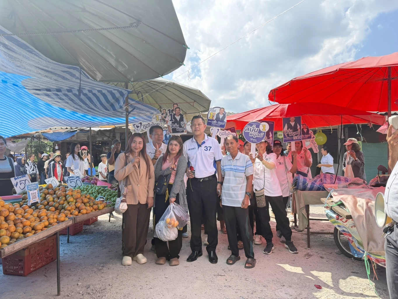 “ธนกร” ลุยหาเสียงเมืองคอน วอนเทคะแนนให้ “สนั่น พิบูลย์”