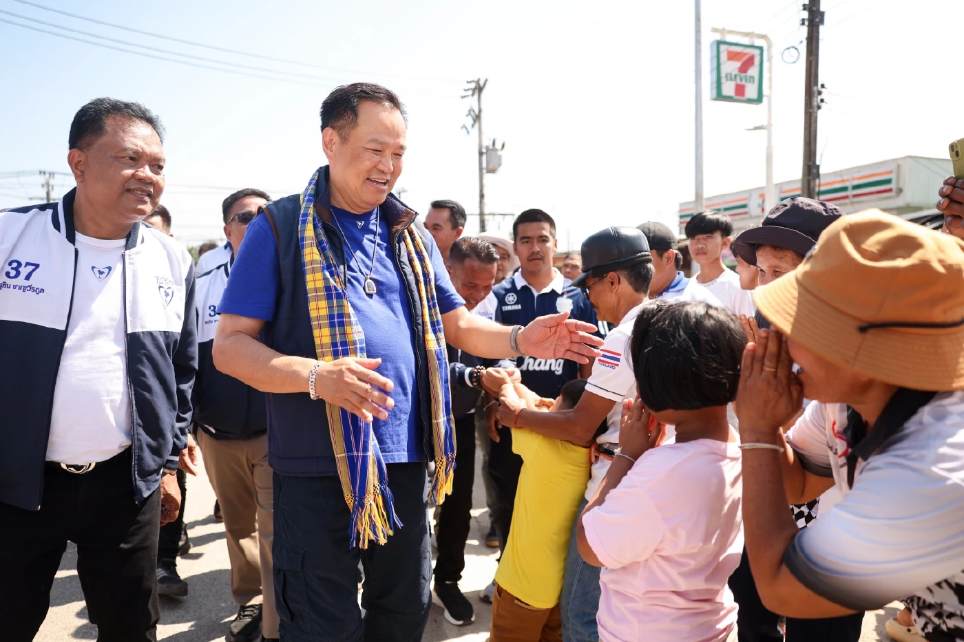 "อนุทิน" ปลื้ม "ชาวชุมพร" ต้อนรับอบอุ่น บอกเชียร์เบอร์ 4-37