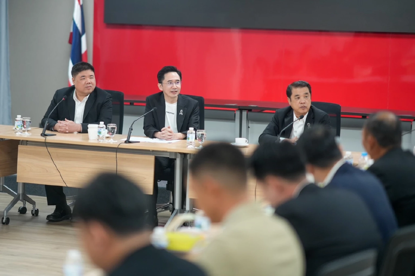 "เพื่อไทย" เปิดบ้านถก "สมาพันธ์ขนส่งฯ" รับฟัง 4 ข้อเสนอเร่งด่วน