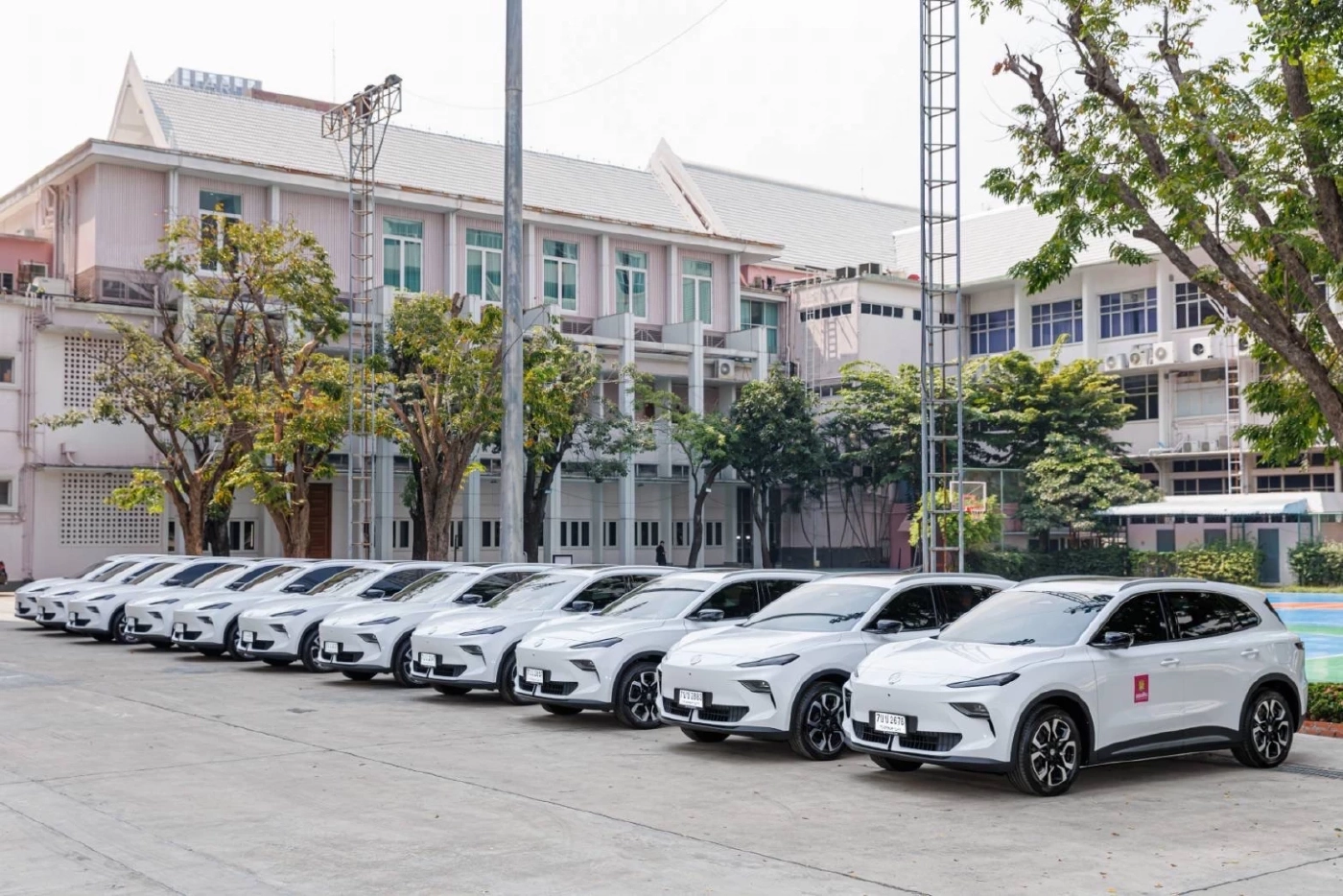 ธนาคารออมสิน เดินหน้าการเปลี่ยนใช้รถยนต์ไฟฟ้าทั้งหมด 100%