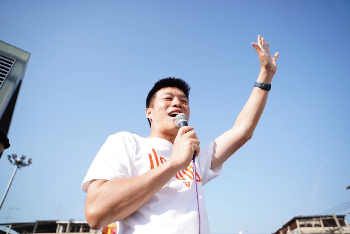 เท้ง ณัฐพงษ์ เรืองปัญญาวุฒิ หัวหน้าพรรคประชาชน