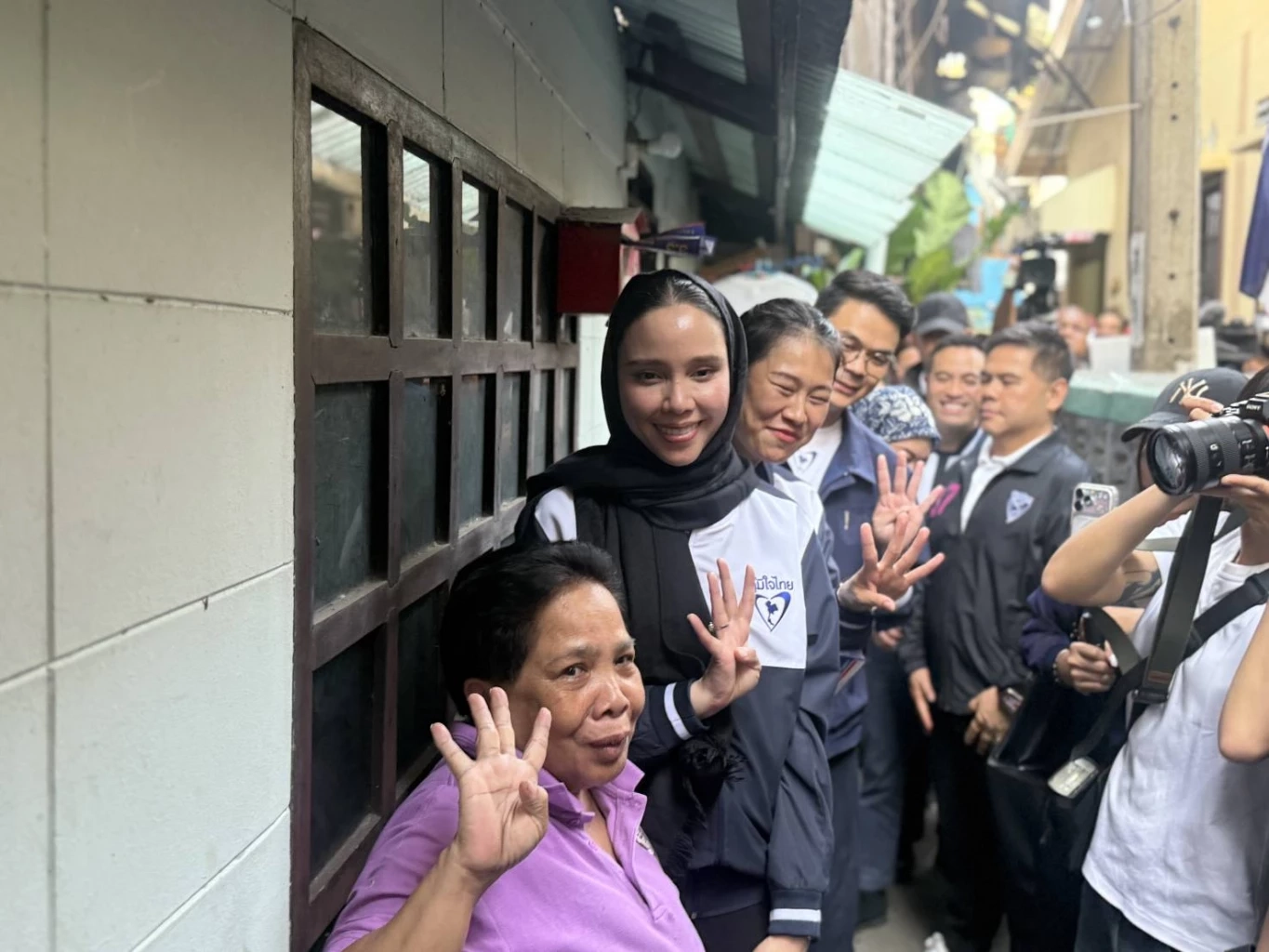 "ซาบีดา" ลุยชุมชนมุสลิมราชเทวีช่วย "ดร.ส้ม-พัชรินทร์" หาเสียง