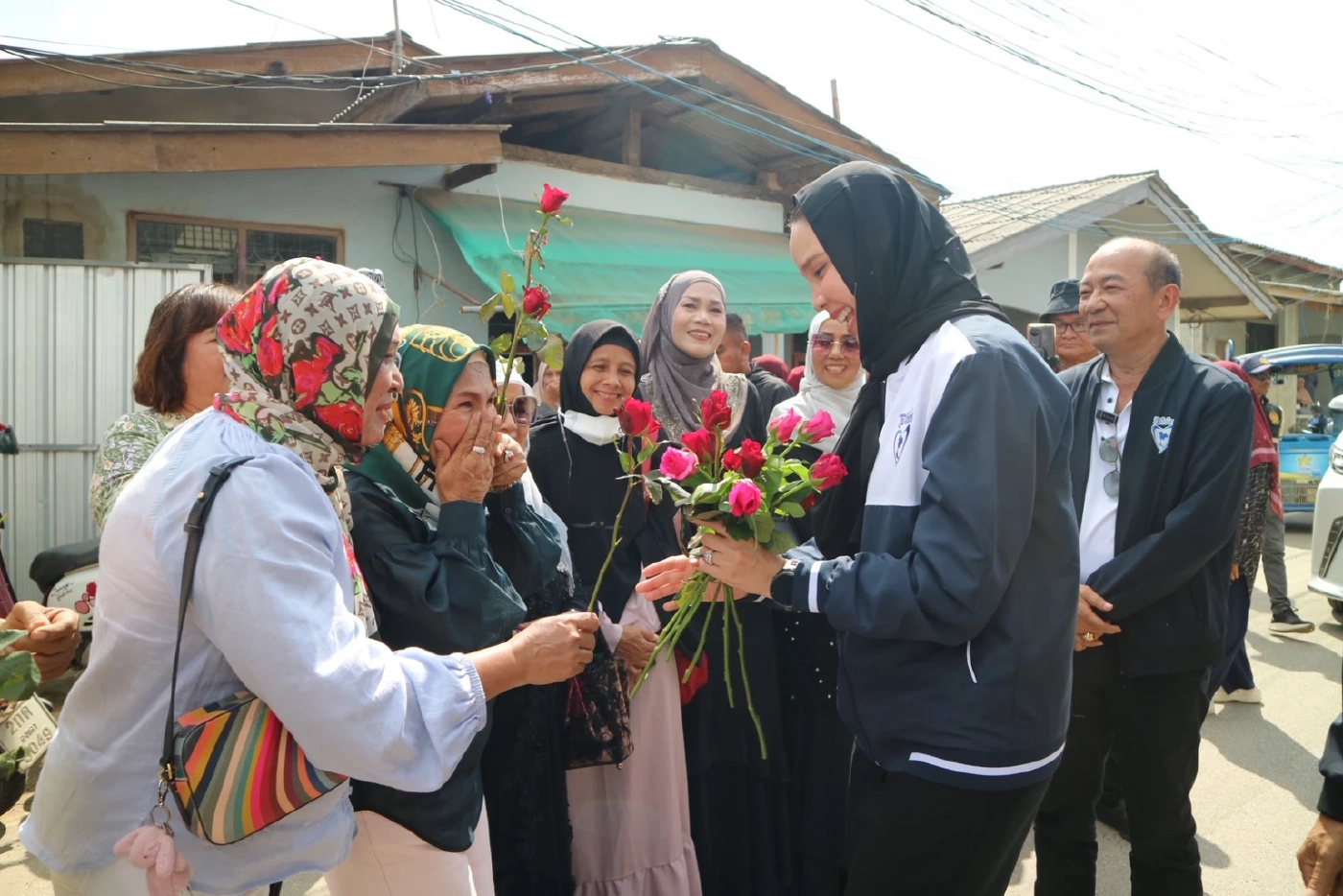 "ซาบีดา" ลุยหาเสียงสงขลา-สตูล ขอคะแนนให้ "ภูมิใจไทย" นอนมา
