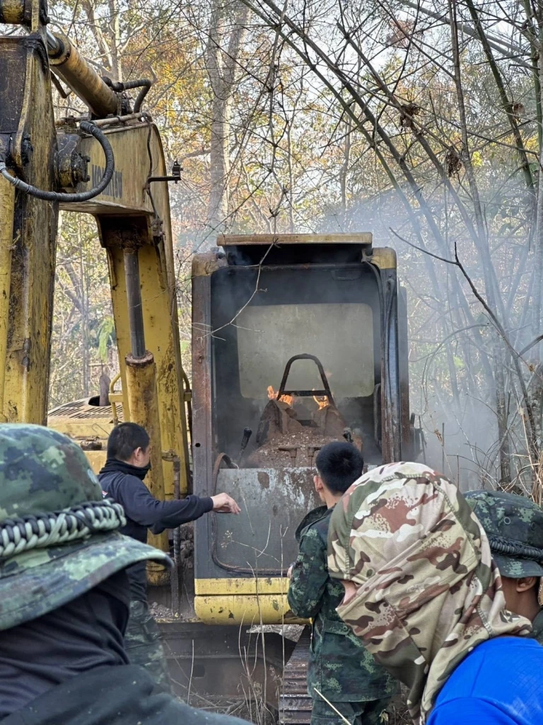 ทัพภาค 2 แจง "รถแบคโฮทหารไฟไหม้" ขณะเร่งปรับปรุงพื้นที่ชายแดน กำลังพลบาดเจ็บ