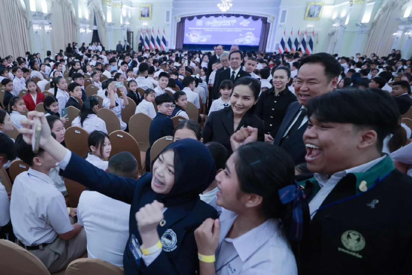 "นายกฯ" เปิดทำเนียบ รับเด็กและเยาวชน เชื่อในอนาคต จะมีหนึ่งในนี้มาบริหารประเทศ