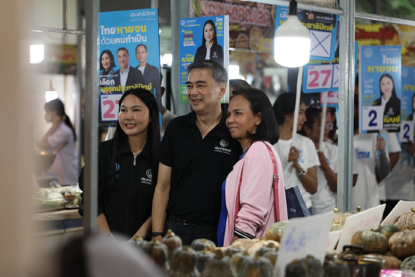 “อภิสิทธิ์” ลุยหาเสียงพระราม 2 ปชช.ขอบคุณนโยบายเรียนฟรี