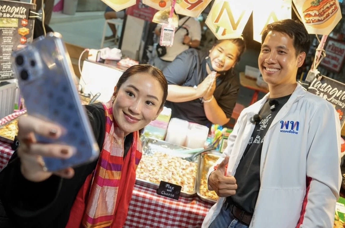 แพทองธาร ช่วยหมอโจ้ หาเสียงในตลาดเขต อ.เมืองเชียงใหม่