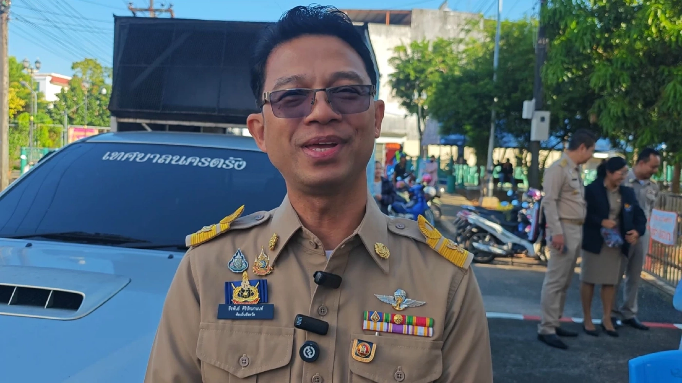 ปชช.แห่ตรวจสอบ-ขอไถ่ทองแน่น หลัง จนท.ลอบฉกทองจาก "โรงตึ๊ง"