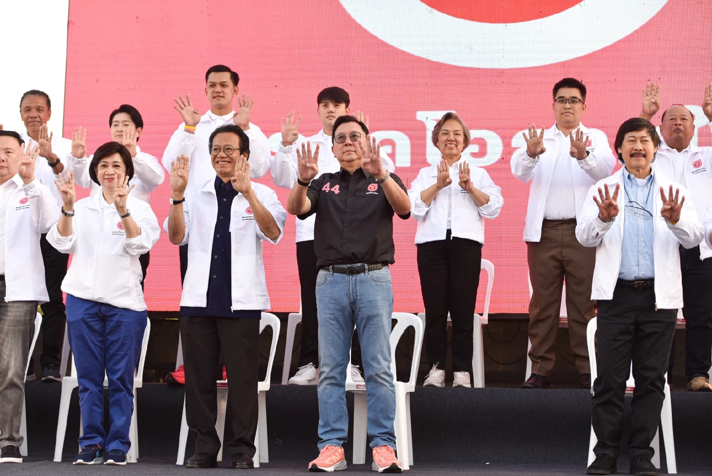 พรรคโอกาสใหม่ ประเดิมปราศรัยเวทีแรก เปิดตัว 3 แคนดิเดตนายกฯ-ผู้สมัคร สส.กทม.