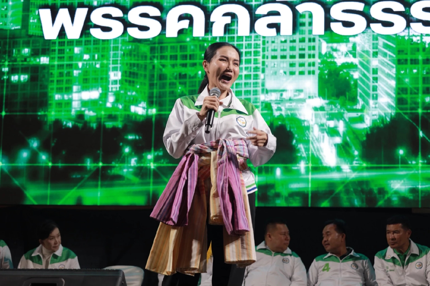 “กล้าธรรม” ปราศรัยใหญ่แปดริ้ว ปลุกกระแส “เอาคนทำงานจริง”