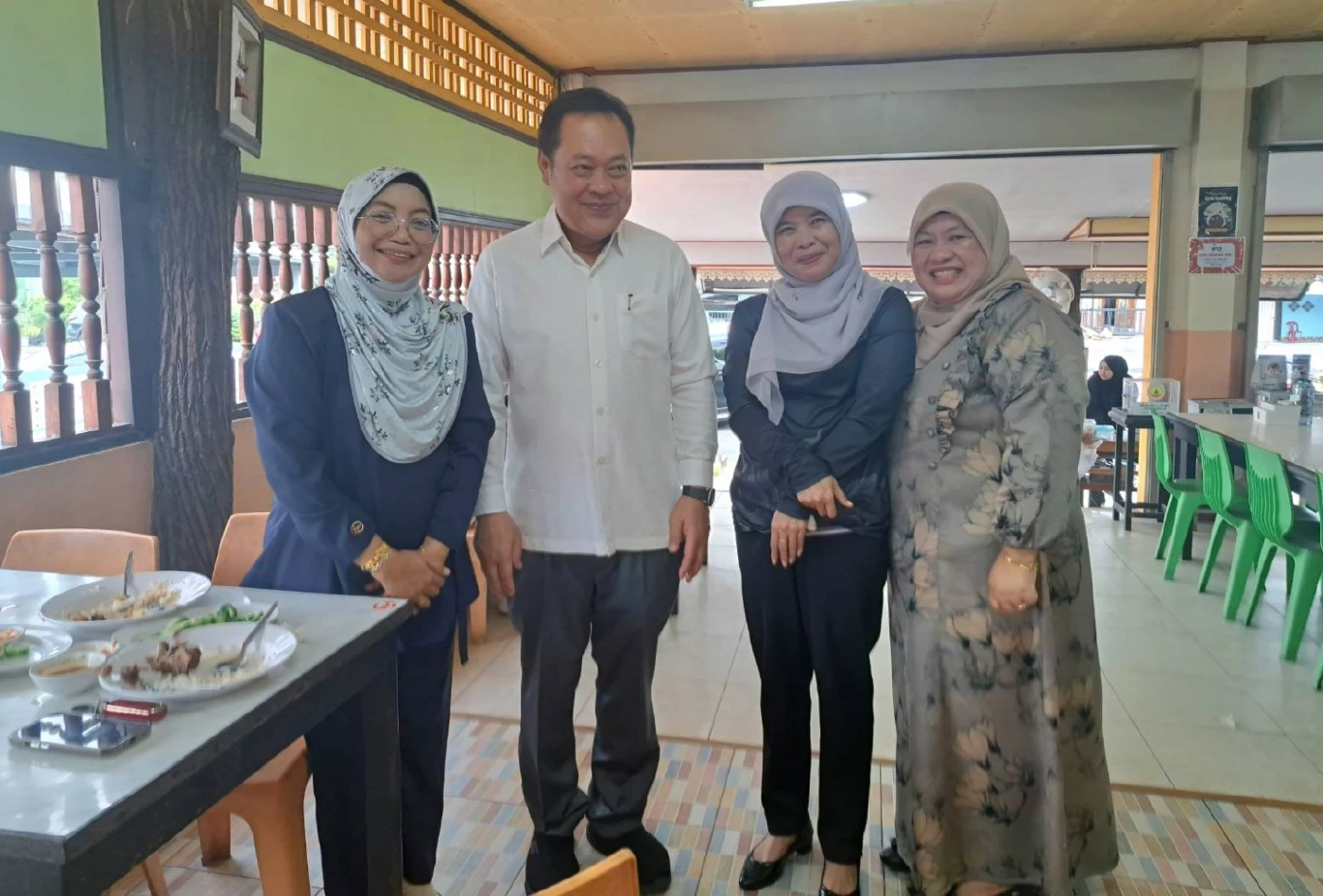 “พ.ต.อ.ทวี” นำทีมประชาชาติ ลุย "ตลาดพิธาน" นราฯ ชาวบ้านแห่ต้อนรับคึกคัก ชูแก้หนี้-ยาเสพติด มั่นใจกวาดแต้มพื้นที่