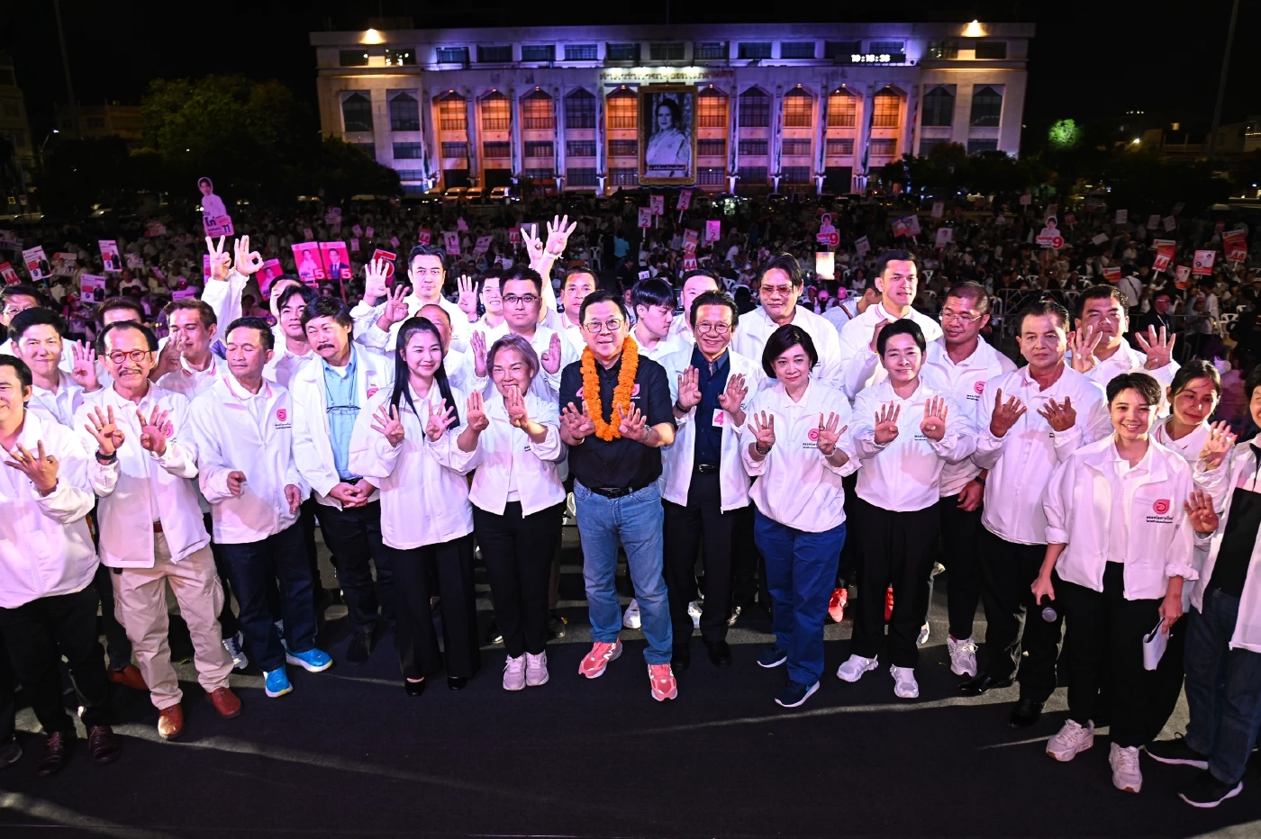 "ประภัสร์ จงสงวน" สะท้อนปัญหาคนกรุงฯ ตั้งแต่ตึกถล่มถึงถนนยุบ ทุกคนอยากมีตำแหน่ง แต่ไร้ความรับผิดชอบ