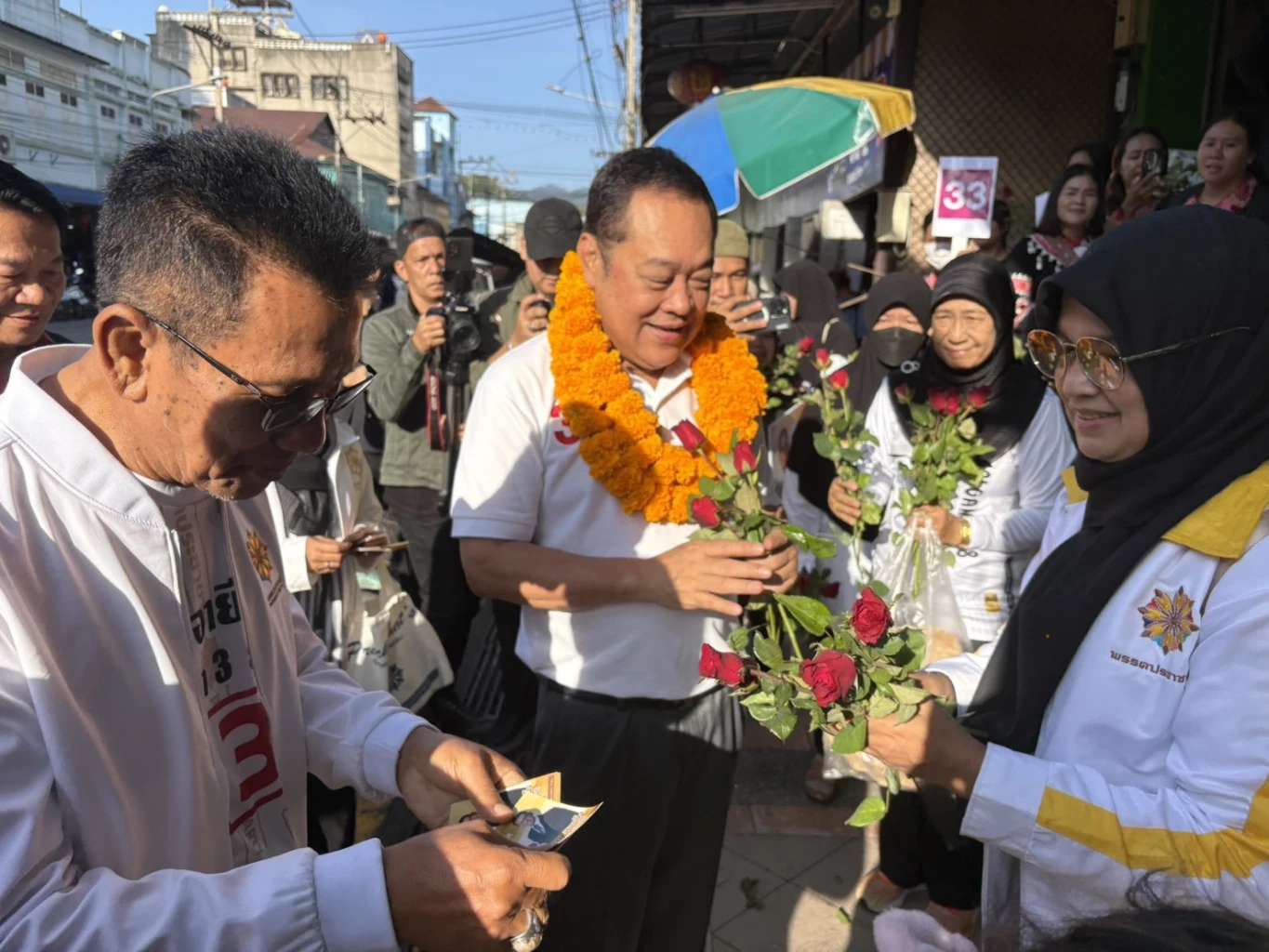 "ทวี" นำทัพประชาชาติบุกเบตง ชูแก้หนี้-ที่ดินทำกิน มัดใจชาวใต้