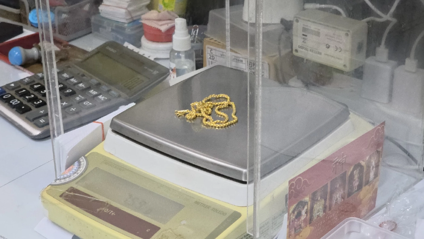 คึกคัก! ชาวบ้านแห่เข้าโรงตึ๊งหลังปีใหม่ แบกเครื่องซักผ้า-ตู้เย็นหมุนเงิน